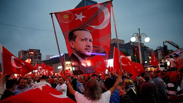 Turkija: numirti už Erdoaną, ar palaikyti opoziciją?