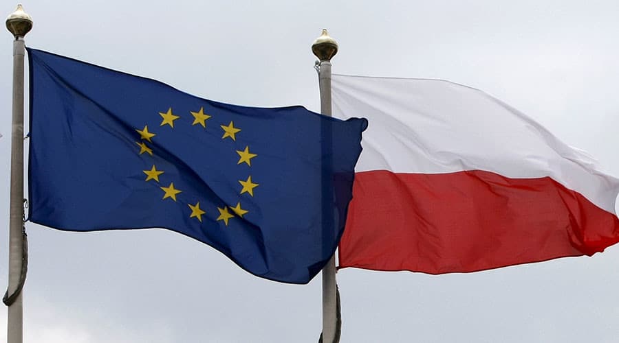 ES Lenkijai davė tris mėnesius, kad atšauktų konstitucijos pataisą