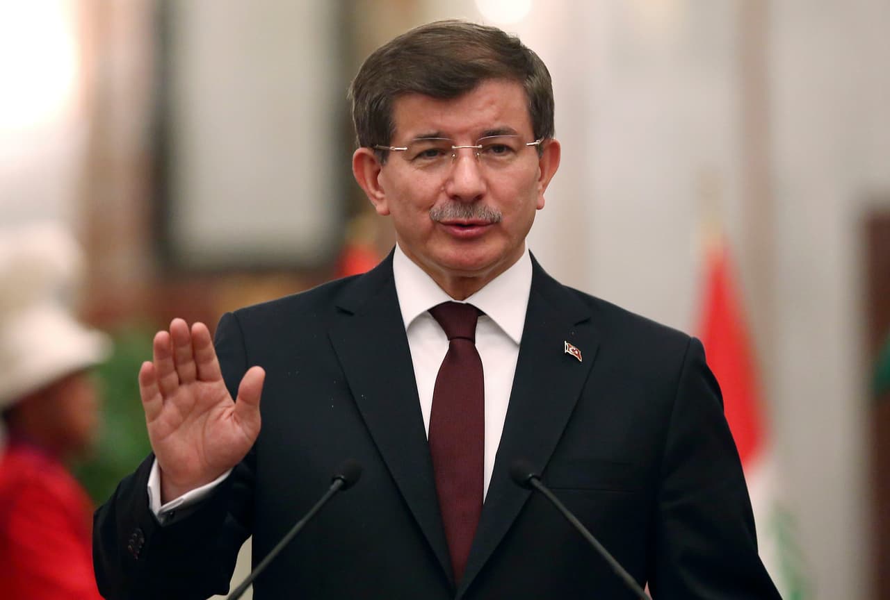 Buvęs Turkijos premjeras A. Davutolu prisipažino liepęs numušti Rusijos lėktuvą