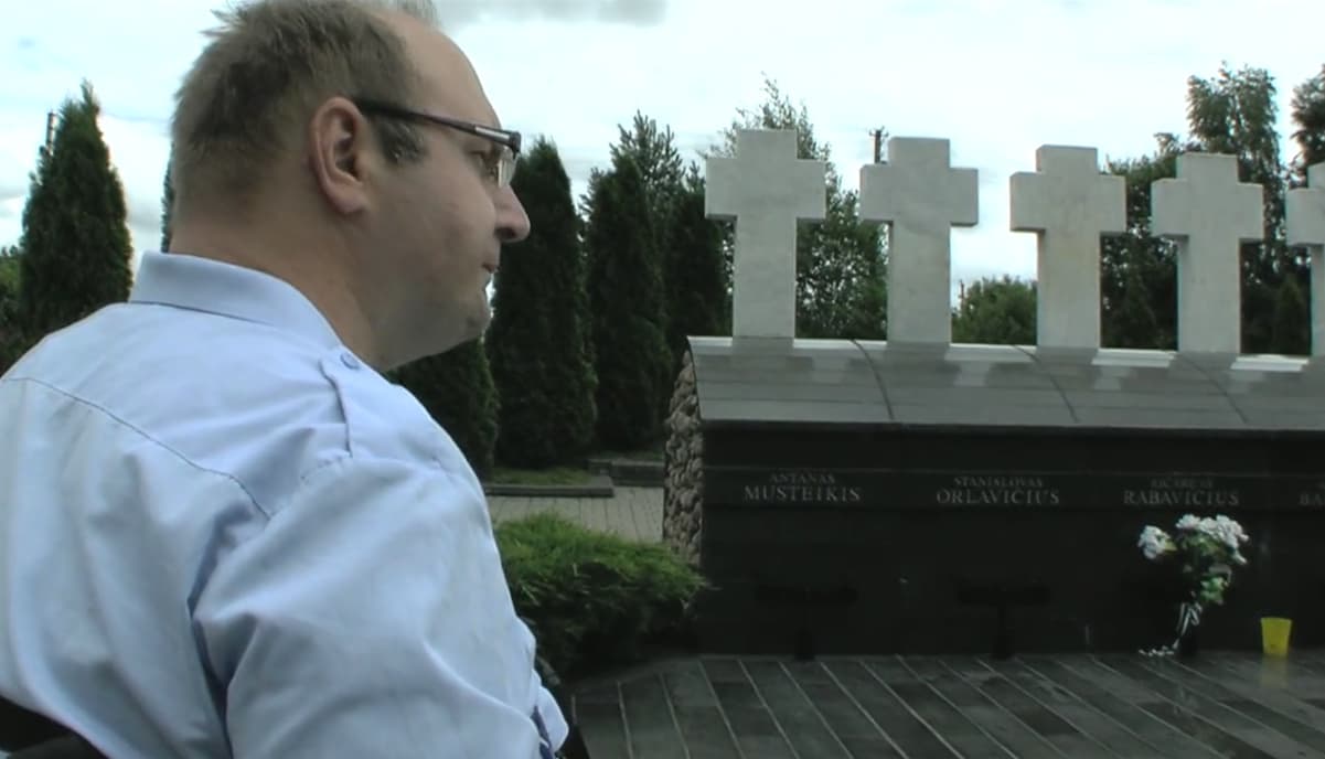 Tomas Šernas – Lietuvos muitinės pareigūnas, vienintelis likęs gyvas Medininkų tragedijos liudininkas.