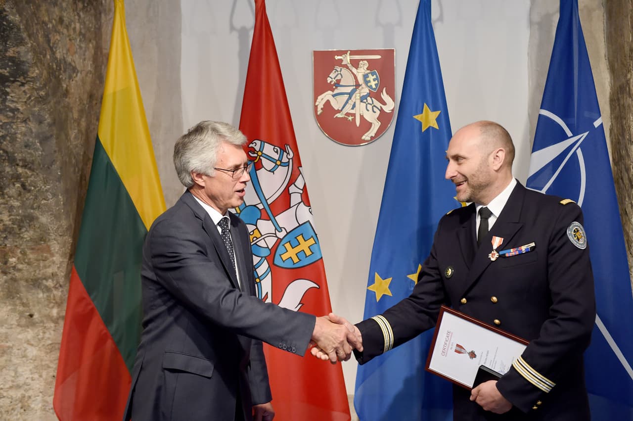 Nuotr. aut. – Vainius Eiva ir Alfredas Pliadis (Apdovanojimo ceremonijos akimirkos).