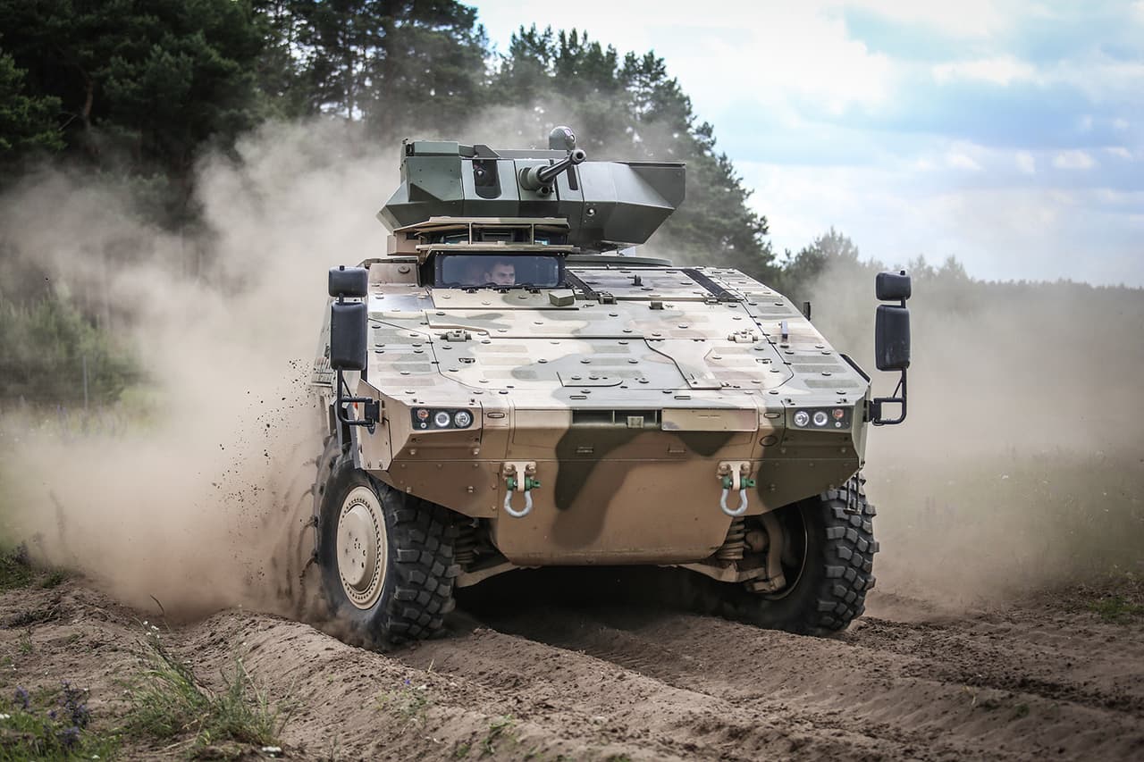 KAM archyvo nuotr. (aut. Ieva Budzeikaitė): pėstininkų kovos mašinos „Boxer“ prototipinė versija.