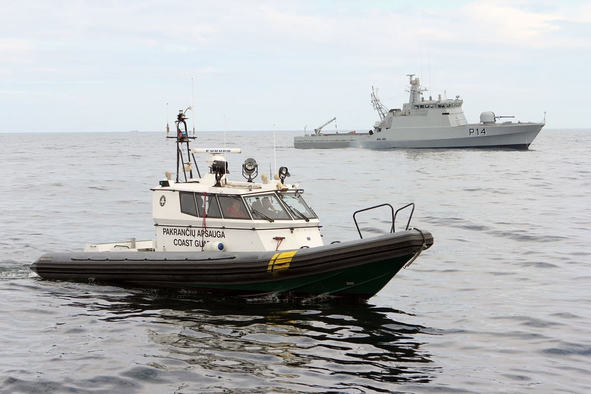 Asociatyvinė nuotrauka iš bendrų KJP ir VSAT pratybų, 2014 m. KAM nuotr.