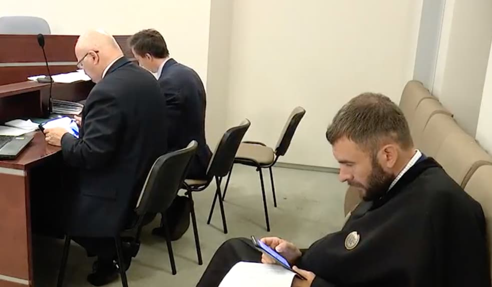 Tikimybė atsitiktinai burtų keliu ištraukti tuos pačius 5 debatų partnerius 4 kartus iš eilės – 1 iš 16 trilijonų