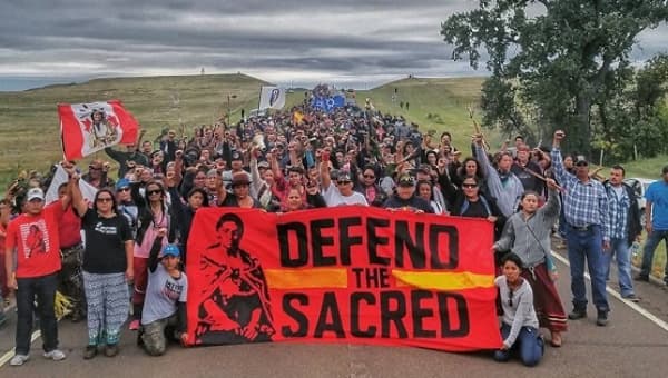 Dėl dakotų tautos protesto prieš naftotekį teismas liepė suimti kandidatę į prezidentus