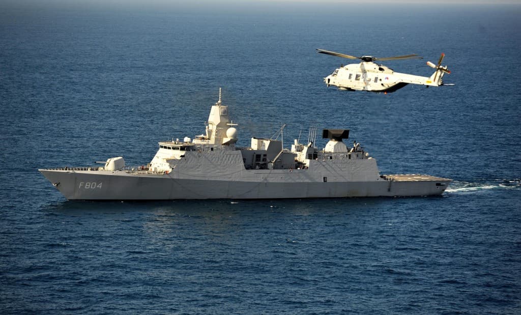 Junginis štabas yra įsikūręs Nyderlandų karališkojo karo laivyno fregatoje HNLMS „De Ruyter“, jame iki gruodžio ir tarnaus Lietuvos karininkas, kurio pavardė neatskleidžiama.