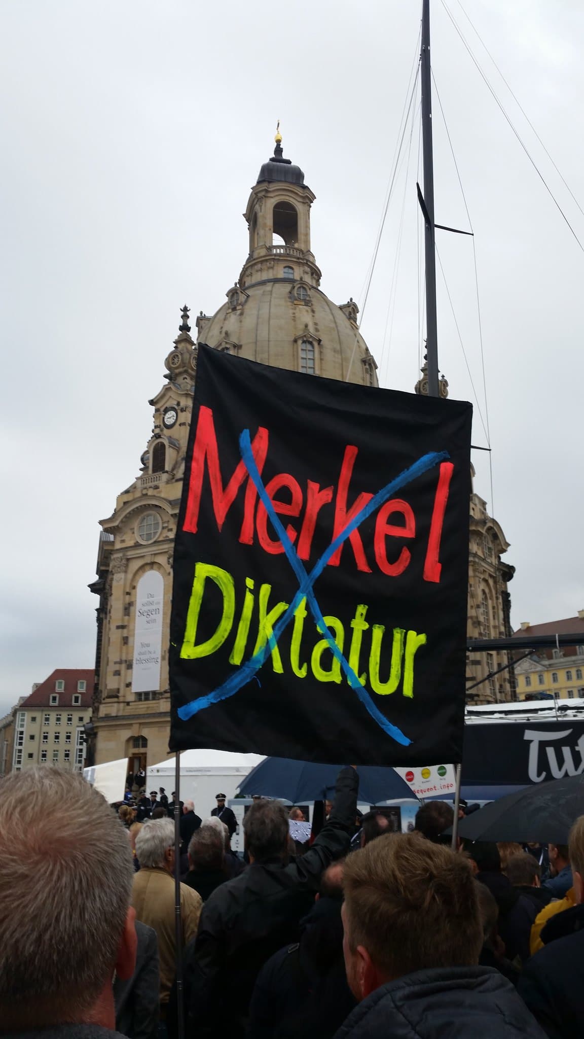 Vokiečiai reikalauja „vokiškąjį islamą“ propaguojančios A. Merkel atsistatydinti