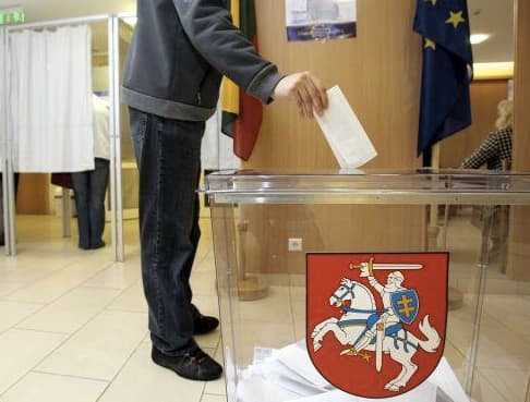 Dvigubi seimūnai – grėsmė demokratijai