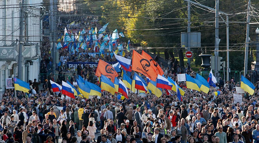 Apklausa: beveik pusė rusų nori šiltesnių santykių su Ukraina