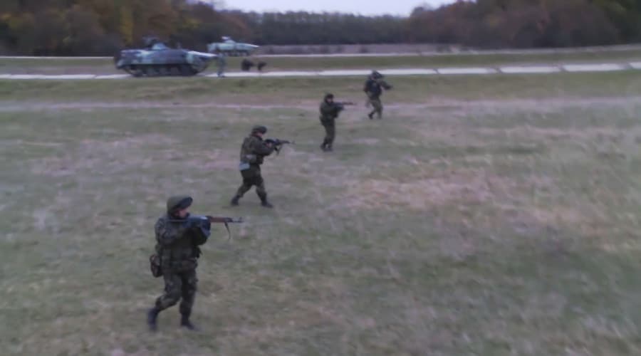SLAVŲ BROLYBĖ 2016: Serbijos, Rusijos ir Baltarusijos kariai rengia antiteroristines pratybas