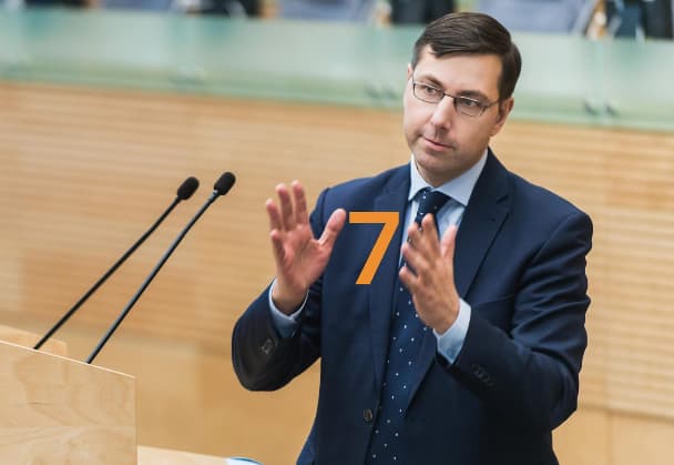 „Į Seimą einame gerai pasiruošę. Turime planą, kaip Lietuvoje kils atlyginimai ir pensijos, o vaikus ruoš aukščiausio lygio mokytojai“, - yra pranešęs liberalas G. Steponavičius prieš Seimo rinkimus. Nuotr. facebook.com