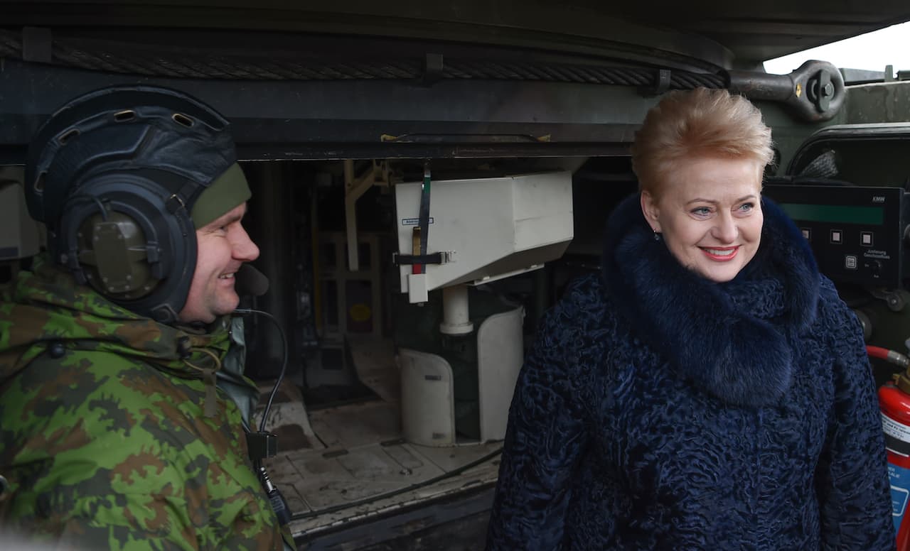 Prezidentė D. Grybauskaitė (dešinėje) pasaulyje vadinama „Plienine magnolija“. Nuotr. prezidentas.lt