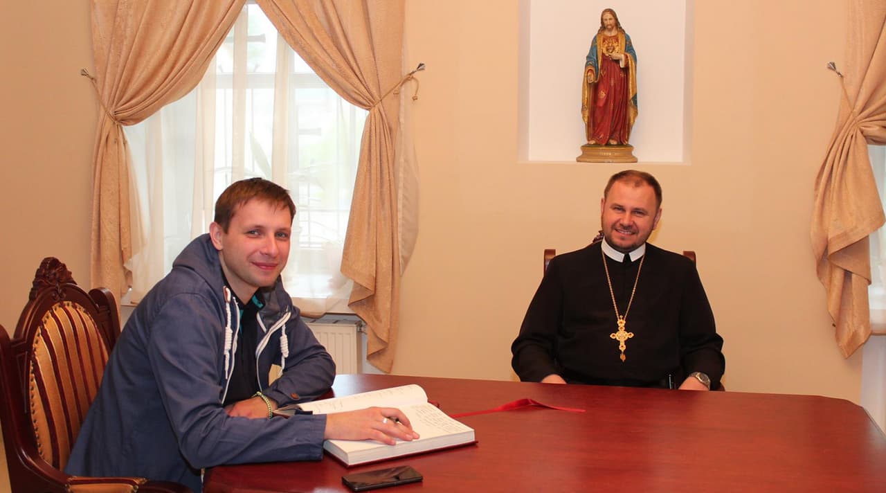 V. Parasiukas (kairėje). Nuotr. ednist.info