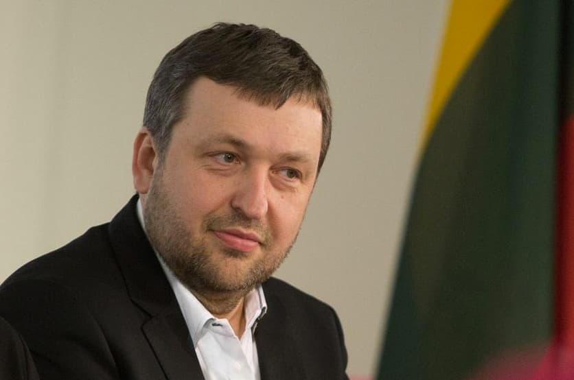 A. Guoga lankysis pas kariškius