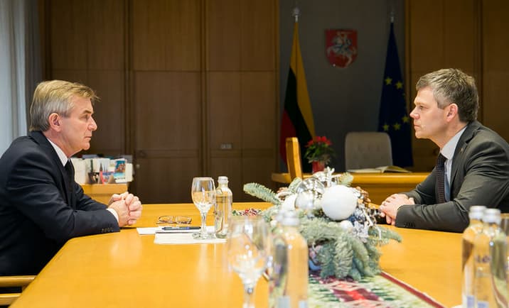 Seimo pirmininkas V. Pranckietis susitiko su Valstybės saugumo departamento direktoriumi Dariumi Jauniškiu. Nuotr. lrs.lt