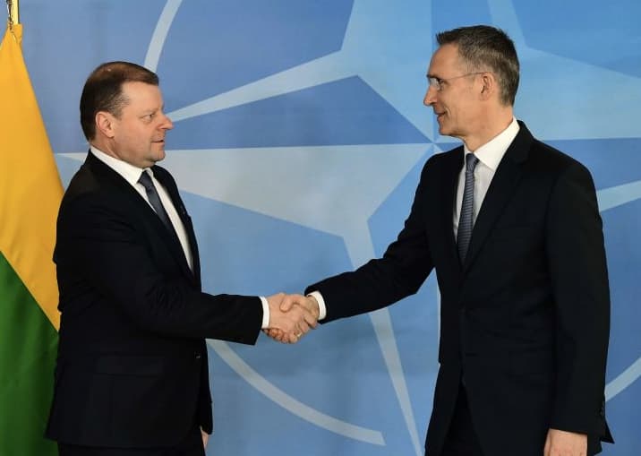 S. Skvernelis (kairėje). Nuotr. AFP