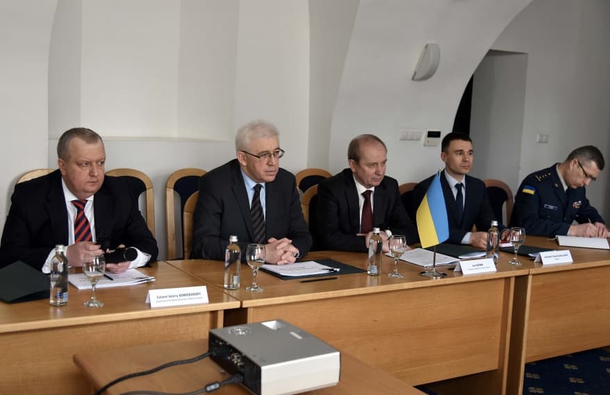 Lietuva remia Ukrainą visomis įmanomomis ir teisiškai leidžiamomis formomis, įskaitant karinę paramą