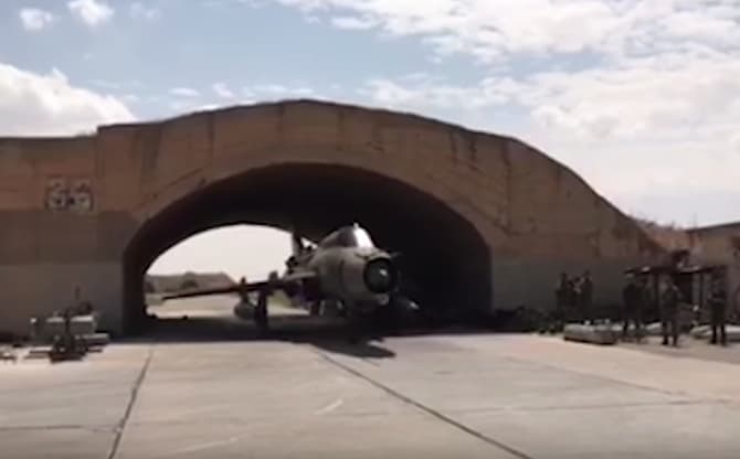 Po paros Sirija atnaujino skrydžius iš 59-iomis JAV raketomis subombarduoto oro uosto
