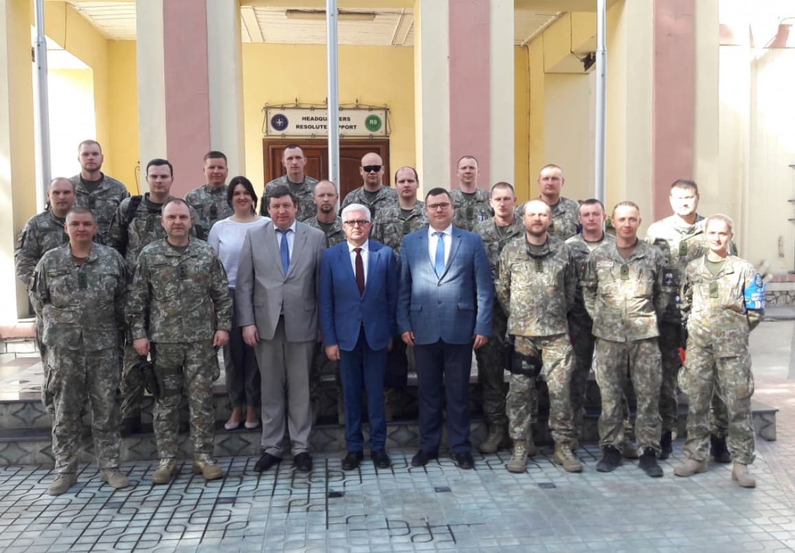 Ministras R. Karoblis (pirmoje eilėje trečias iš kairės). Nuotr. kam.lt