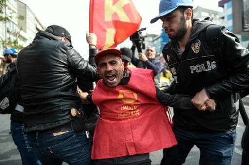 Protestuotojus gegužės 1-ąją fašistėjantis Turkijos režimas suiminėjo šimtais, mažiausiai vieną nužudė