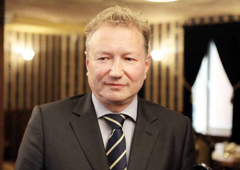 Prof. dr. Artūras Razbadauskas.
