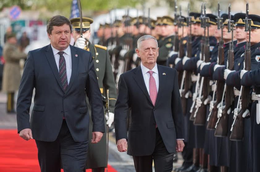 R. Karoblis (kairėje). Nuotr. kam.lt