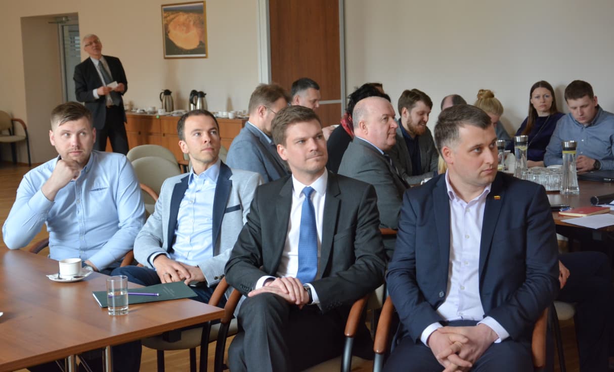 Diskusijos dalyviai diskutavo ir analizavo. Nuotr. socmin.lt