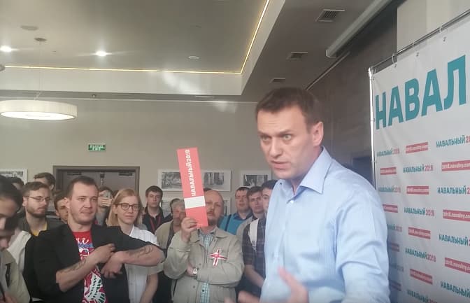 Šary toliau įkyriai persekioja Navalną