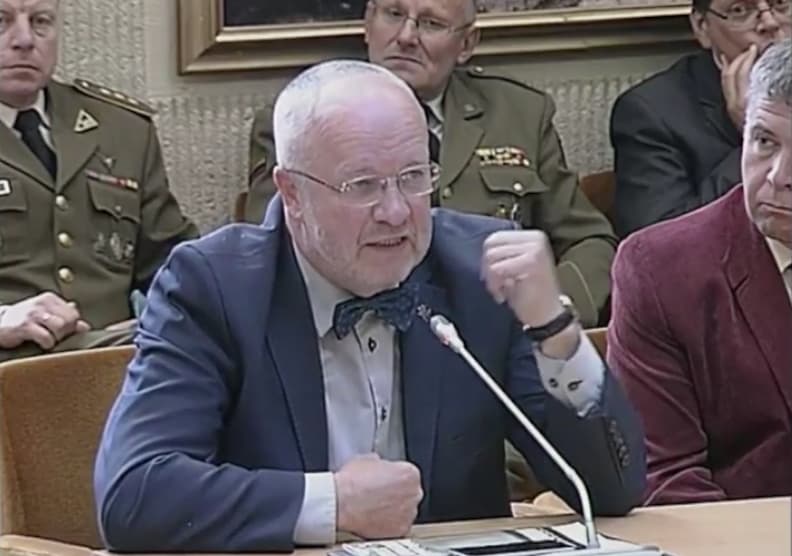 J. Olekas dvi jaunas moteris nukreipė į Vilniaus rinktinę