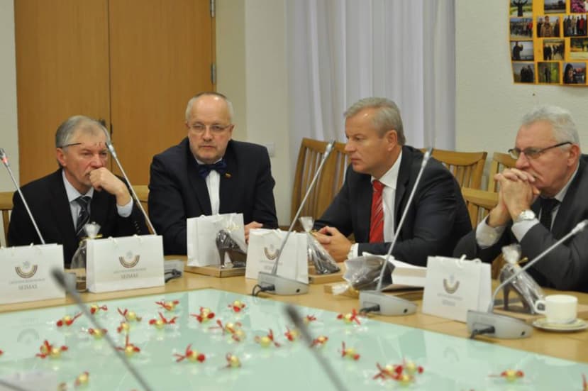 Galimai Kremliui tranaujantis Mindaugas Bastys antras iš dešinės. Nuotr. facebook.com