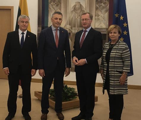 Paviešinta NSGK pirmininko nuotrauka iš susitikimo su vyriausiuoju NATO gynybos planuotoju