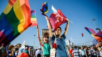 Stambule LGBT eitynių dalyvius vaikė guminėmis kulkomis