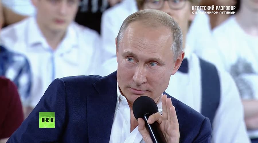 V. Putinas gali trečią kartą balotiruotis į Rusijos prezidentus