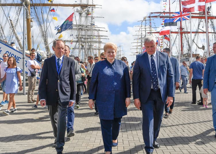 Prezidentė D. Grybauskaitė (viduryje). Nuotr. prezidentas.lt