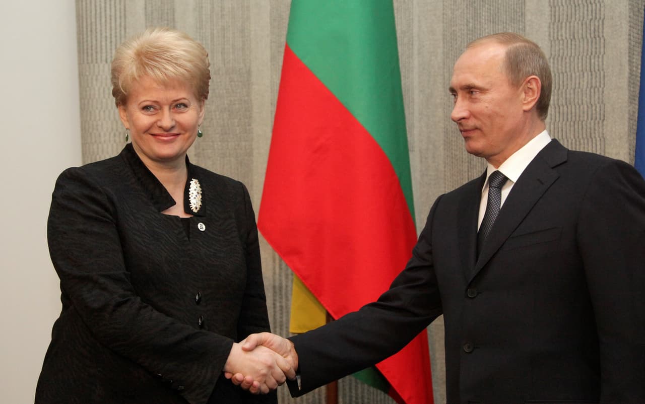 Iš nuotraukos matosi, kad V. Putinas D. Grybauskaitei tuoj pateiks reikalavimų sąrašą. Nuotr. prezidentas.lt