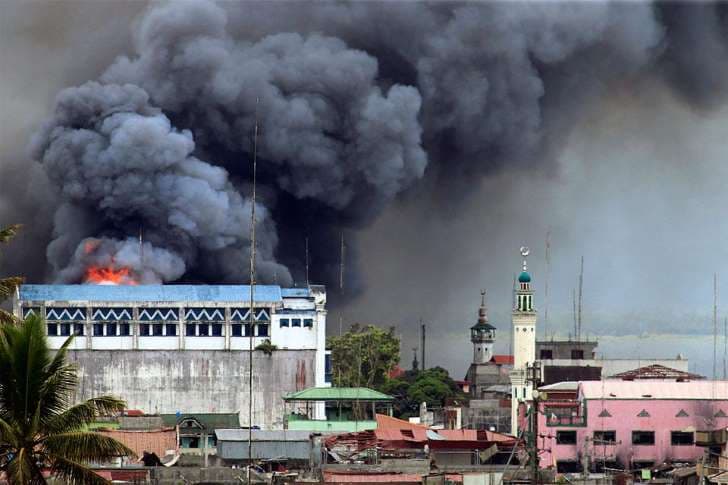 Į ISIS Filipinuose įkurtą „islamo miestą“ Maravį rekrūtai viliojami didelėmis pinigų sumomis