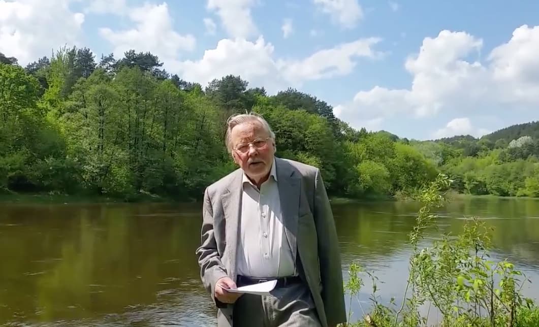 Buvęs Aukščiausiojo Sovieto pirmininkas, Laisvės (Auštrevičiaus) premijos nugalėtojas iš antro karto, konservatorius V. Landsbergis.