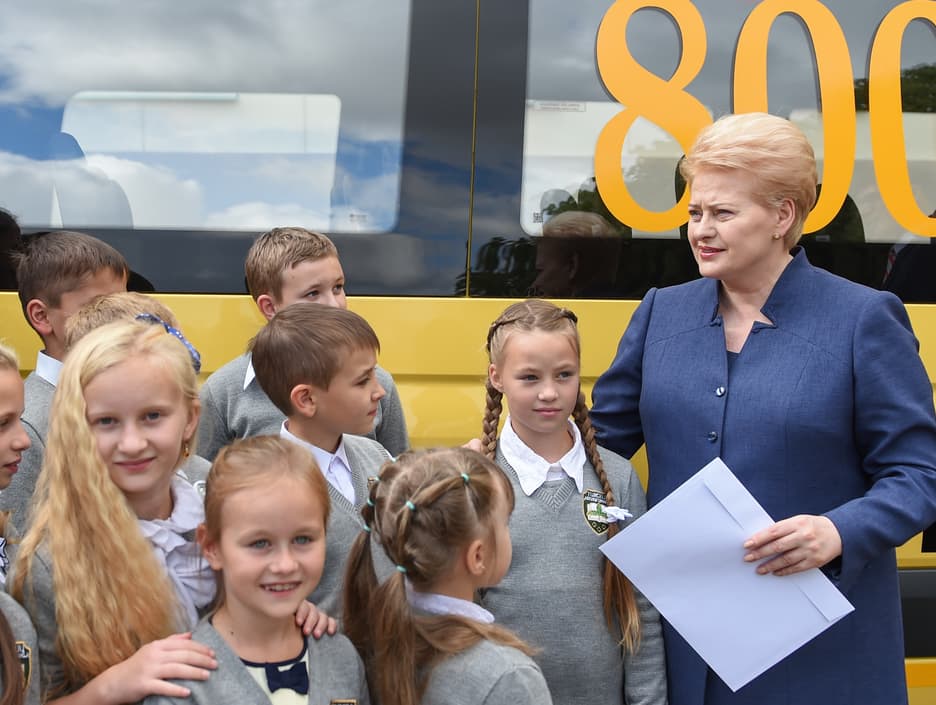 Daukanto aikštė – mėgiama prezidentės D. Grybauskaitės susitikimo su vaikais vieta. Nuotr. prezidentas.lt