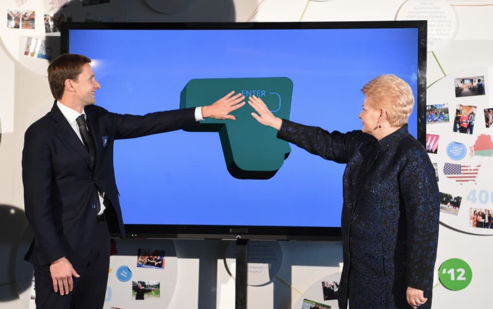Prezidentė D. Grybauskaitė (kairėje) starto akimirkos metu. Nuotr. prezidentas.lt