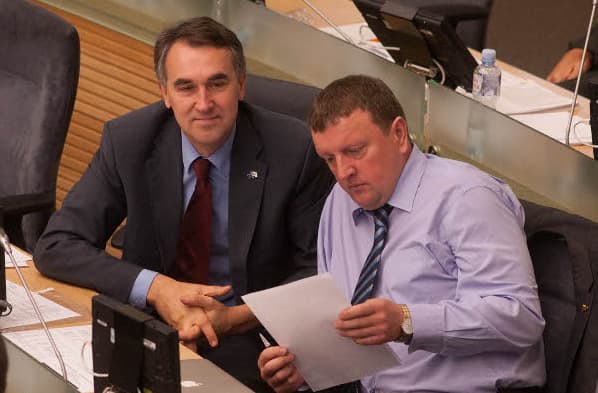 Iš liberalų partijos vicepirmininkų pareigų atsistatydinę liberalai P. Auštrevčiius ir V. Gailius. Nuotr. lrs.lt