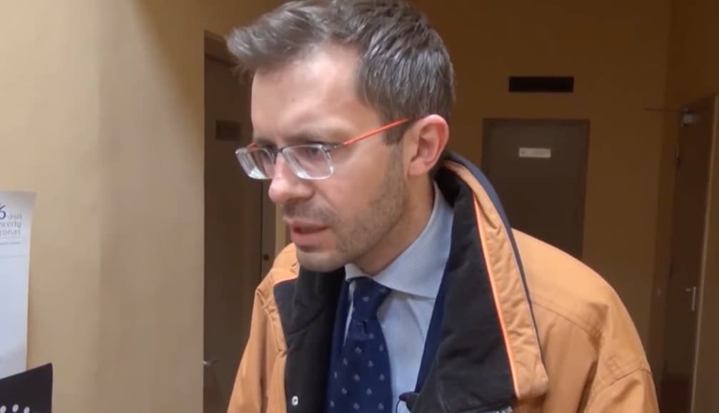 Politanalitinis balkonas: žurnalistikos dugnas