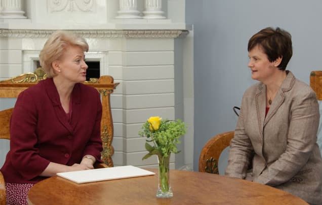 Violeta Motulaitė (dešinėje). Nuotr. prezidentas.lt
