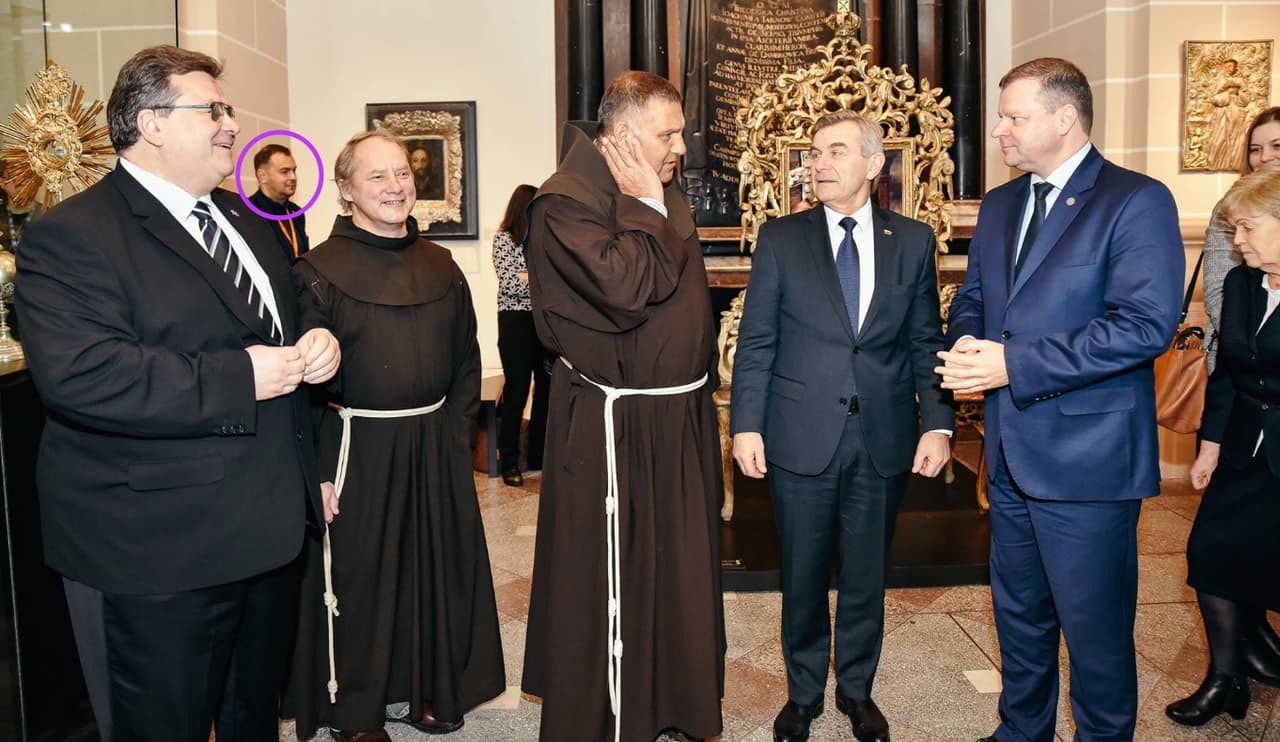 Firmos „Pirmoji kava“ vadovas Jogaila Morkūnas (galvutė apibraukta violetiniu apskritimu). Nuotr. facebook.com