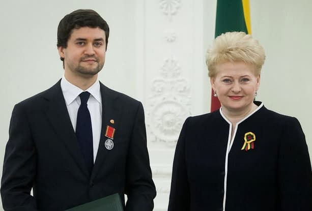 Konservatorių milijonierius T. Langaitis (kairėje). Nuotr. prezidentas.lt