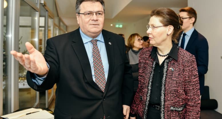 Aptarimo akimirka. Nuotr. urm.lt