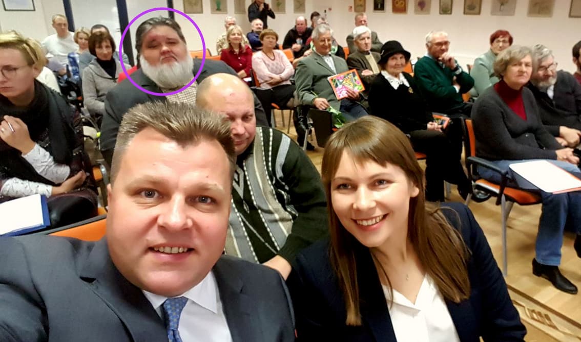 Konservatorius A. Navickas (galvutė apibraukta violetiniu apskritimu). Nuotr. facebook.com