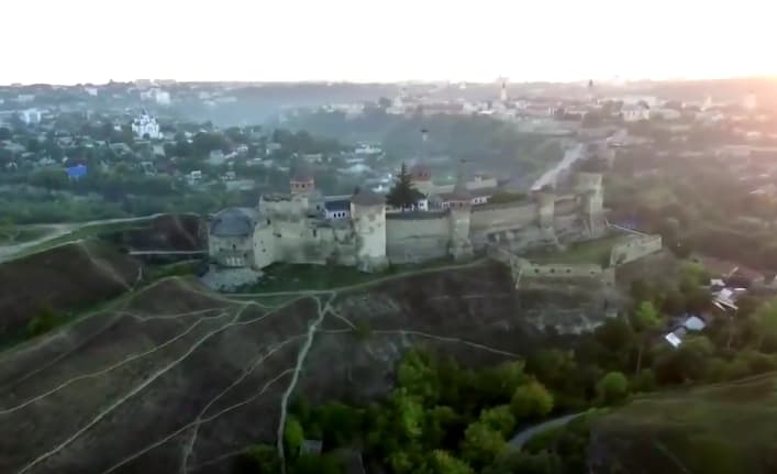 Savo naujausiame filme M. Saakašvilis paminėjo ir pirmąją Lietuvos sostinę