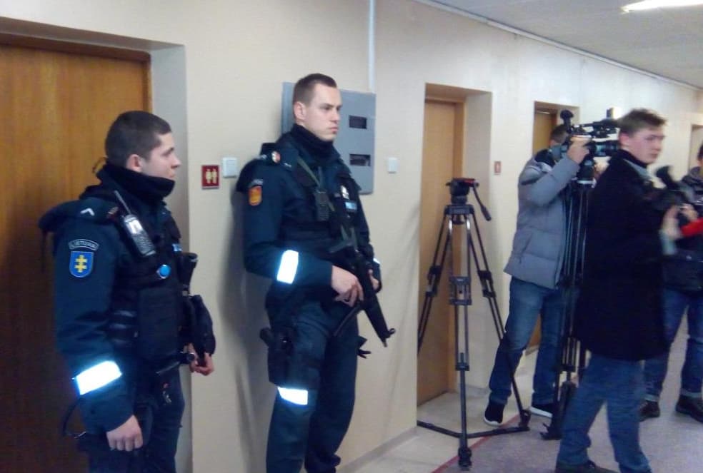 Nuteisti antikonstitucinį perversmą valstybėje bandę organizuoti nusikaltėliai, vienam nuo bausmės pavyko išsisukti