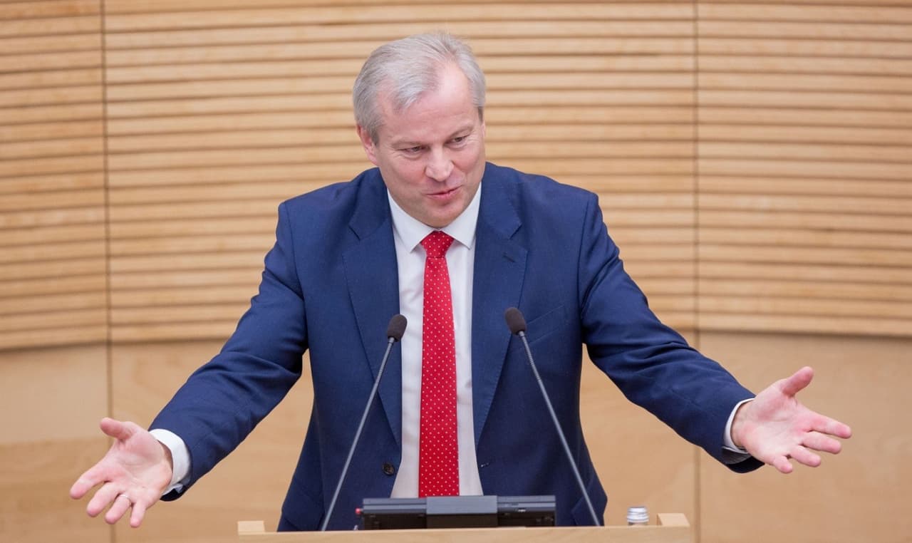 Nors M. Bastys Tėvynę išdavė, jis toliau galės būti Seimo nariu. Nuotr. jp.lt