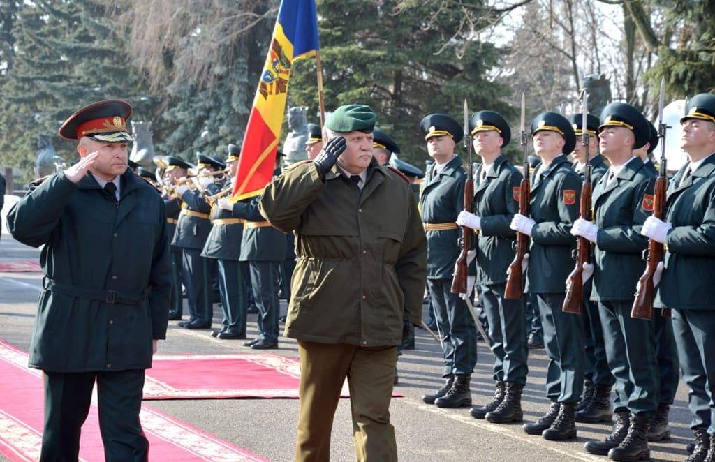 Nuotraukos – Moldovos kariuomenės ir NATO ryšių biuro Moldovoje.